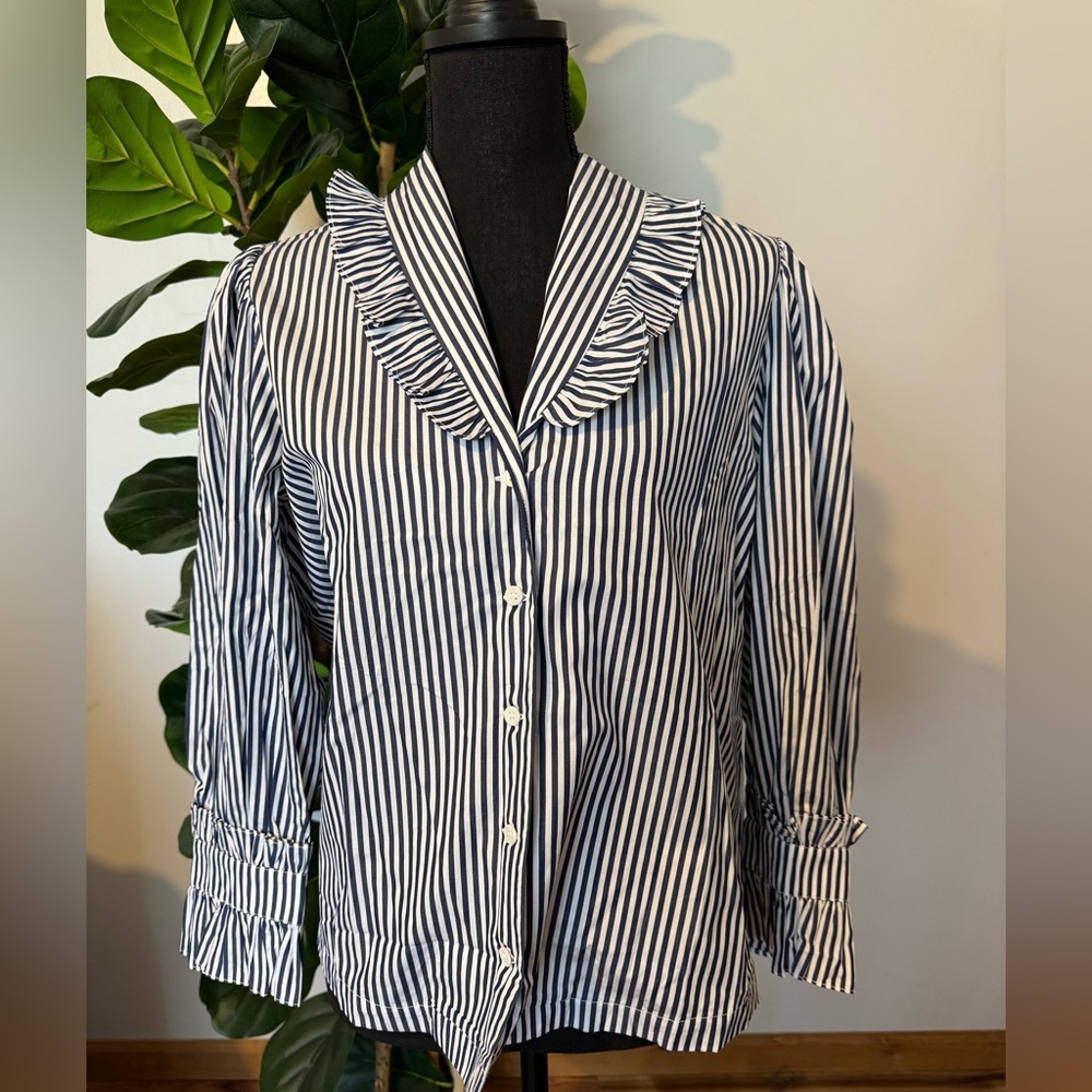 Striped Ruffle-Collar Button-Down Shirt - Navy & White